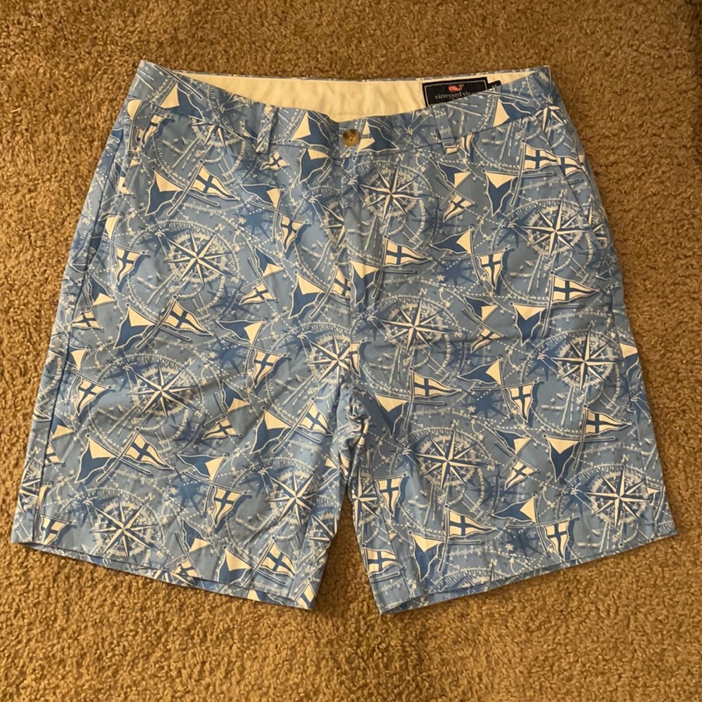 Men’s vineyard vines shorts size 35